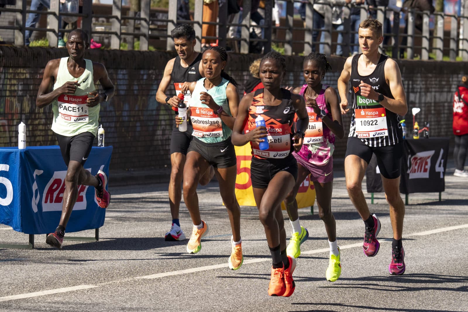 Découvrez comment s’inscrire au marathon de Hambourg : dates d’ouverture, modes d’inscription, prix du dossard, transfert officiel et conseils pratiques pour courir l’un des marathons les plus rapides d’Europe.