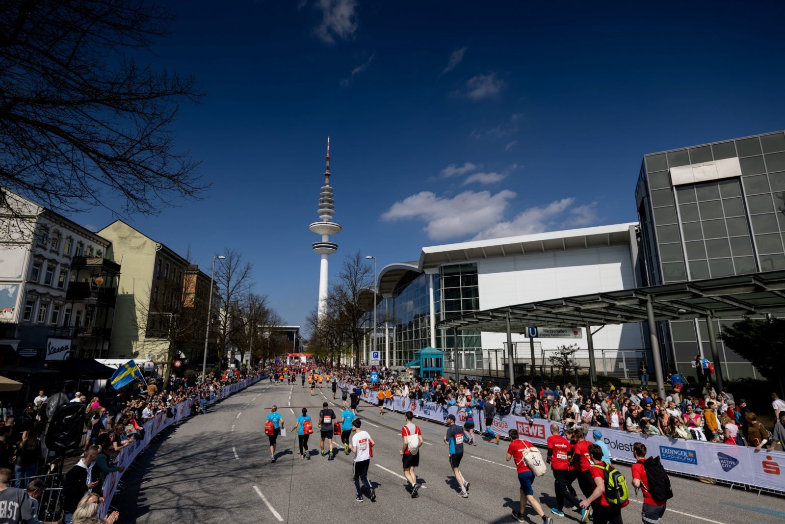 Découvrez comment s’inscrire au marathon de Hambourg : dates d’ouverture, modes d’inscription, prix du dossard, transfert officiel et conseils pratiques pour courir l’un des marathons les plus rapides d’Europe.