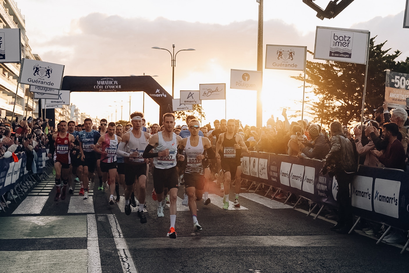 La Baule a vibré sous le souffle des meilleurs coureurs africains et des champions français au Marathon de la Côte d’Amour 2025.