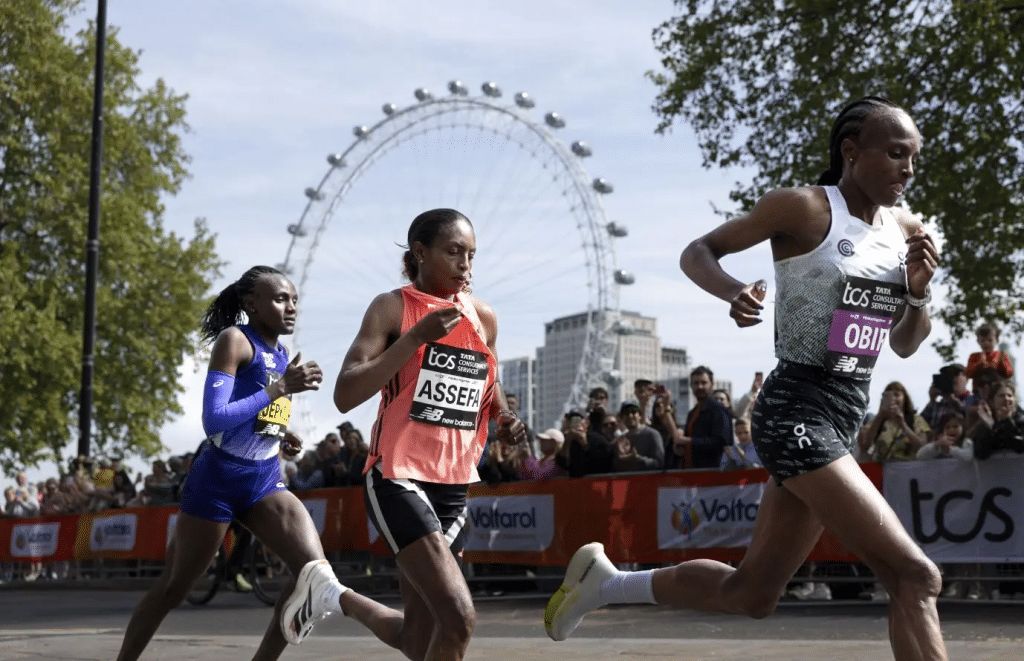 Découvrez les chiffres clés du Marathon de Londres 2026 : 59 830 finishers, deux hommes sous les 2 heures, record du monde féminin et une édition historique pour le running mondial.