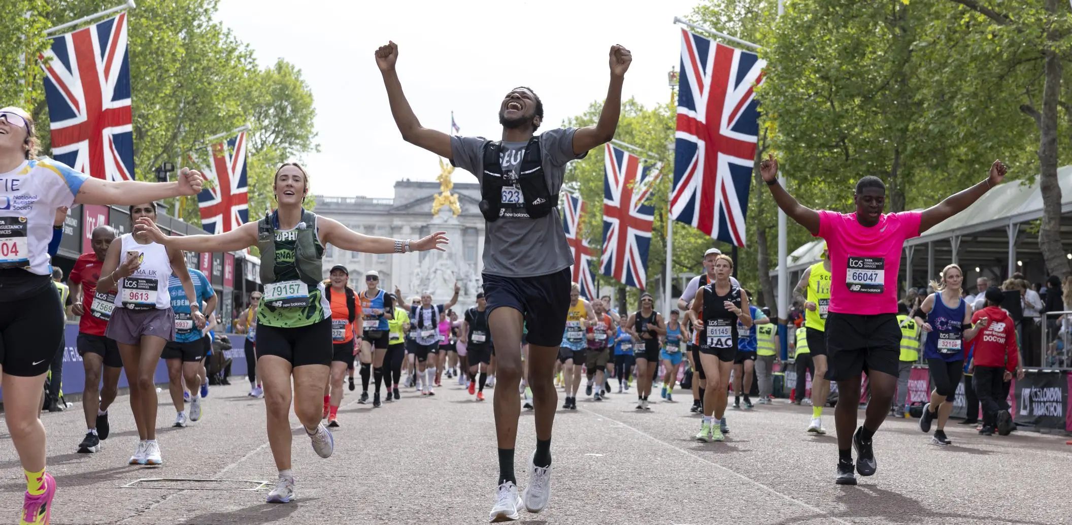Découvrez les chiffres clés du Marathon de Londres 2026 : 59 830 finishers, deux hommes sous les 2 heures, record du monde féminin et une édition historique pour le running mondial.