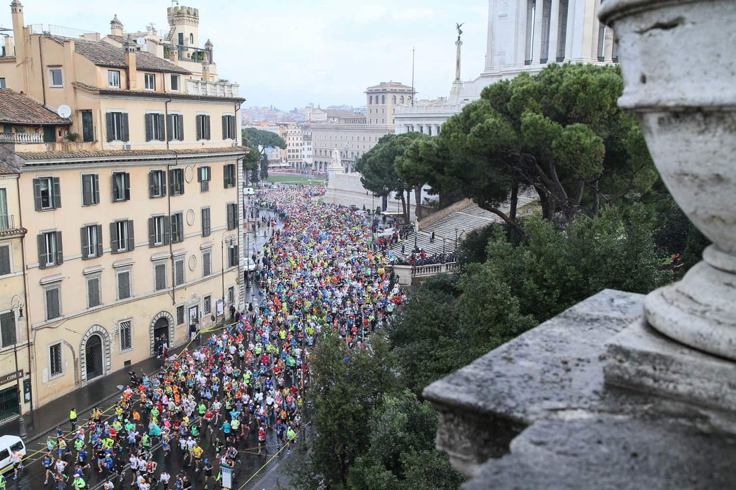 Découvrez si les pavés romains rendent vraiment le Marathon de Rome difficile. On vous dit tout sur le parcours de cette course mythique.
