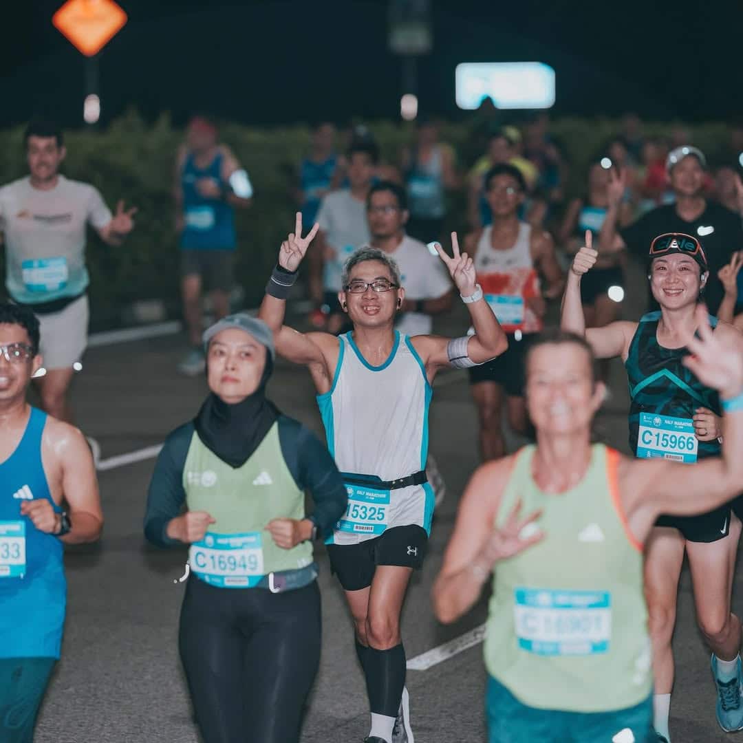 Dossard, étapes d’inscription, règles à connaître, formats de course et conseils pour bien préparer le Standard Chartered Singapore Marathon.
