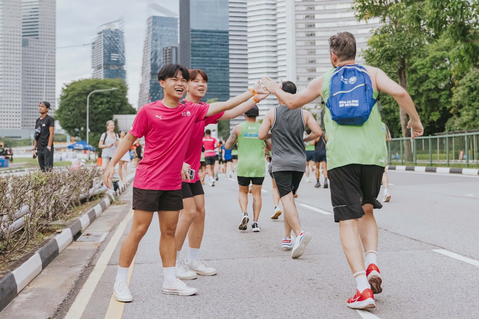 Dossard, étapes d’inscription, règles à connaître, formats de course et conseils pour bien préparer le Standard Chartered Singapore Marathon.