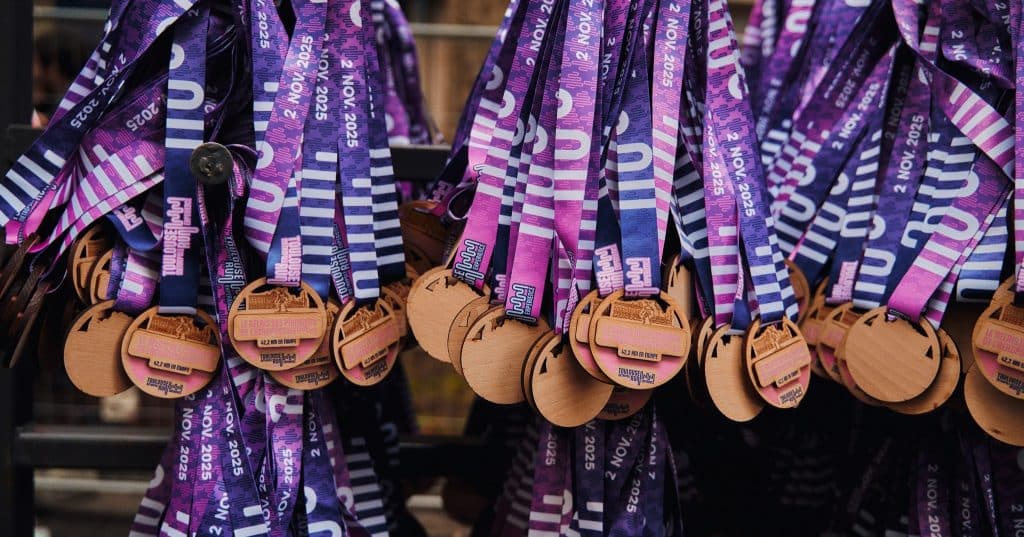 Le Marathon de Toulouse 2025 a rassemblé près de 37 000 coureurs dans une ambiance exceptionnelle. Adrien Letestère et Salomé Lecoq s’imposent sur la distance reine, tandis que la Ville rose a vibré au rythme des coureurs.