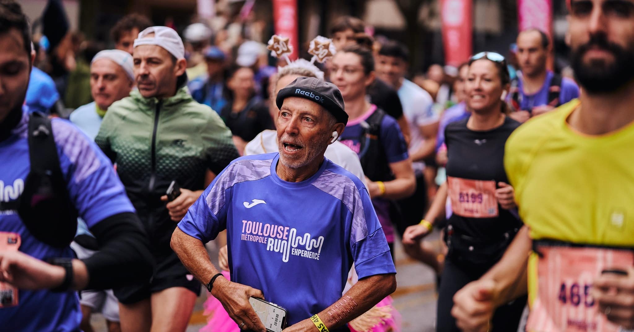 Le Marathon de Toulouse 2025 a rassemblé près de 37 000 coureurs dans une ambiance exceptionnelle. Adrien Letestère et Salomé Lecoq s’imposent sur la distance reine, tandis que la Ville rose a vibré au rythme des coureurs.