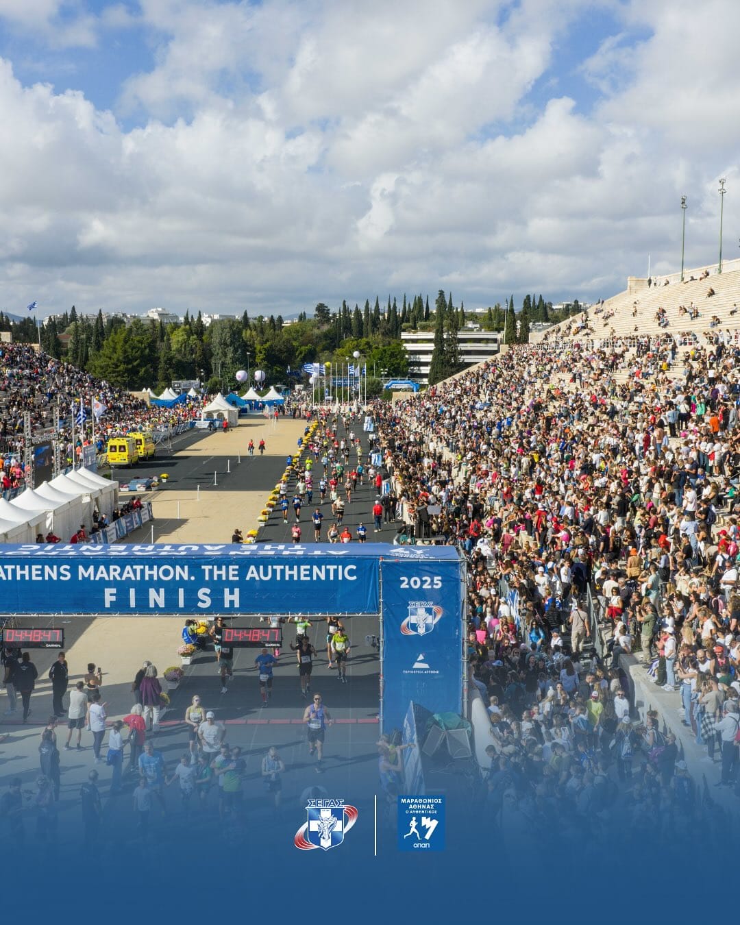Certains marathons sont plus mythiques que d’autres. Le Marathon d’Athènes en fait partie et attire des coureurs du monde entier. Récit.