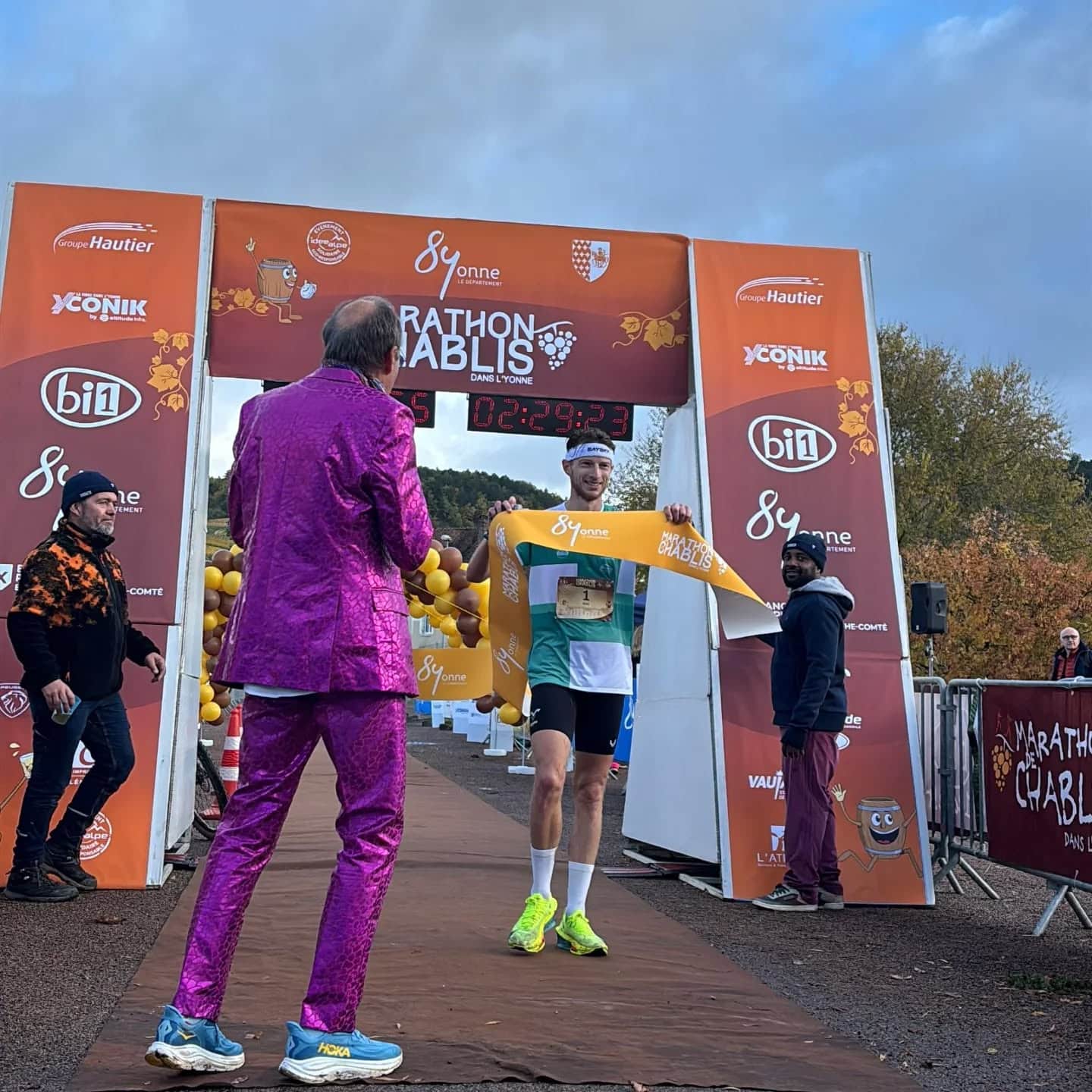 Ce samedi 25 octobre, le Marathon de Chablis, organisé par la structure Idée Alpe, a rassemblé la foule pour sa 6e édition. L’ancienne région de Bourgogne ne manque décidément pas de ressources et mérite qu’on y fasse un tour !