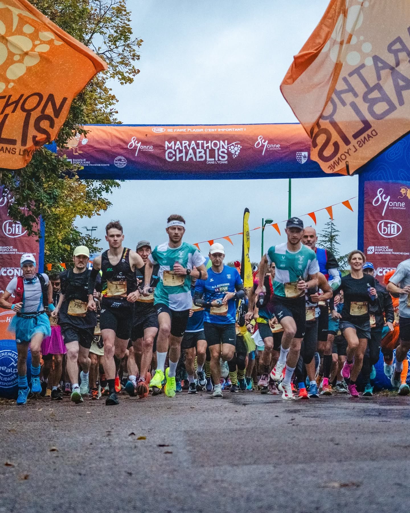 Ce samedi 25 octobre, le Marathon de Chablis, organisé par la structure Idée Alpe, a rassemblé la foule pour sa 6e édition. L’ancienne région de Bourgogne ne manque décidément pas de ressources et mérite qu’on y fasse un tour !