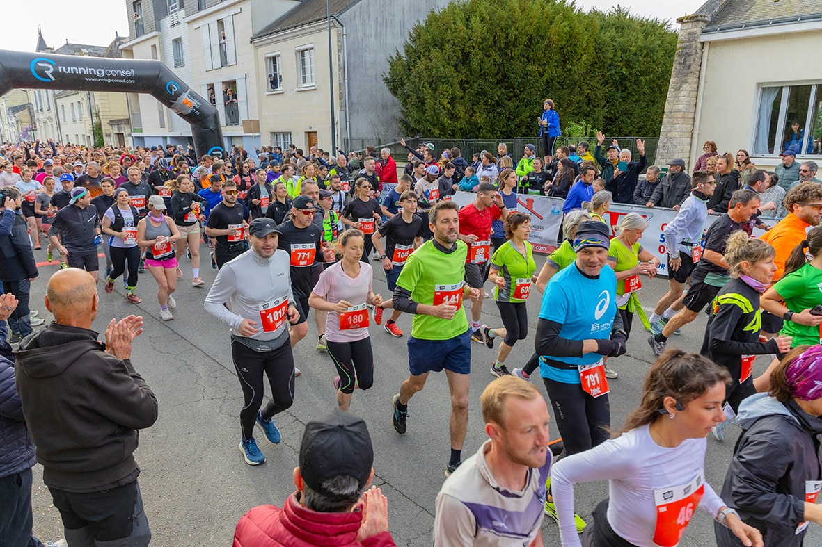Au Marathon de Chinon, 3500 coureurs ont pris le départ des trois épreuves du programme : marathon, semi-marathon et 10 km.