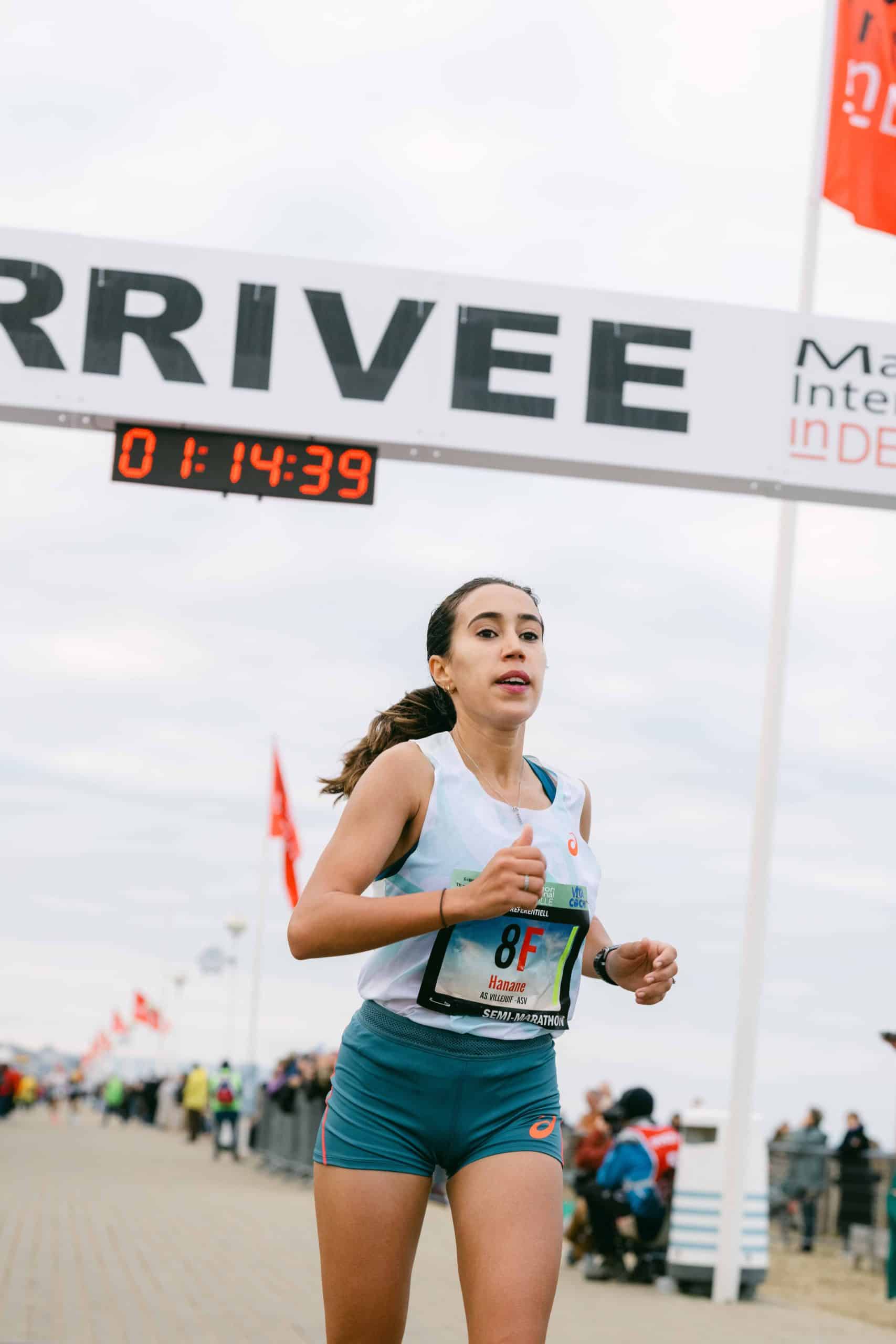Ils ont fait vibrer les Planches. Le Normand Guillaume Ruel (Stade Saint-Lô) et la Normande Selina Leroy (Rouen) ont remporté, ce dimanche, l’épreuve reine du Marathon International de Deauville. Sous une météo idéale et devant une foule impressionnante, ils ont avalé les 42,195 km en 2h21 et 2h39.