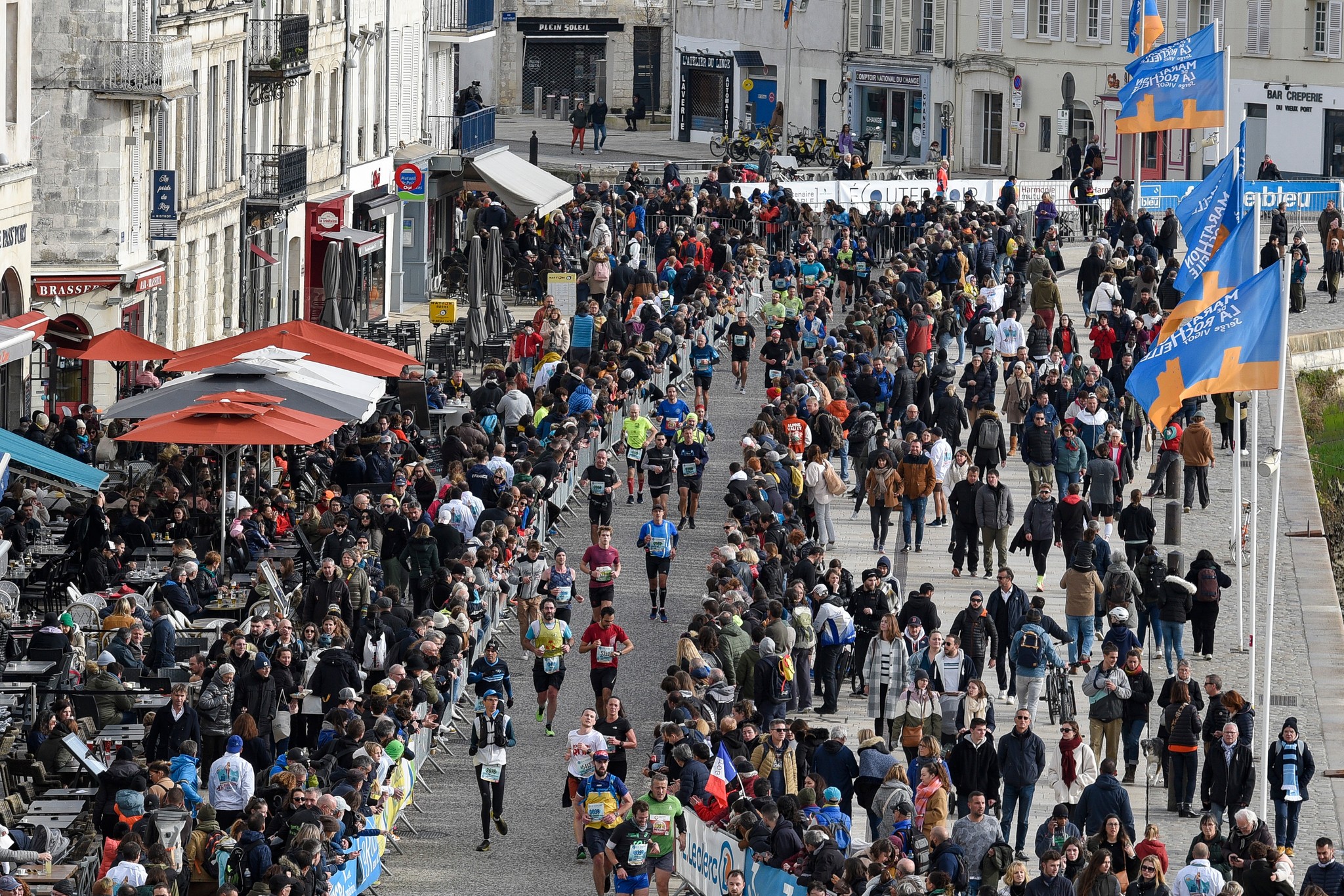 Le 30 novembre prochain la cité maritime va être le théâtre de la 34e édition du Marathon La Rochelle Serge-Vigot. Cet évènement sportif rassemble plus de 16 000 participants toutes épreuves confondues et plus de 25 000 spectateurs. Véritable institution, ce marathon figure dans le top 3 des marathons français.
