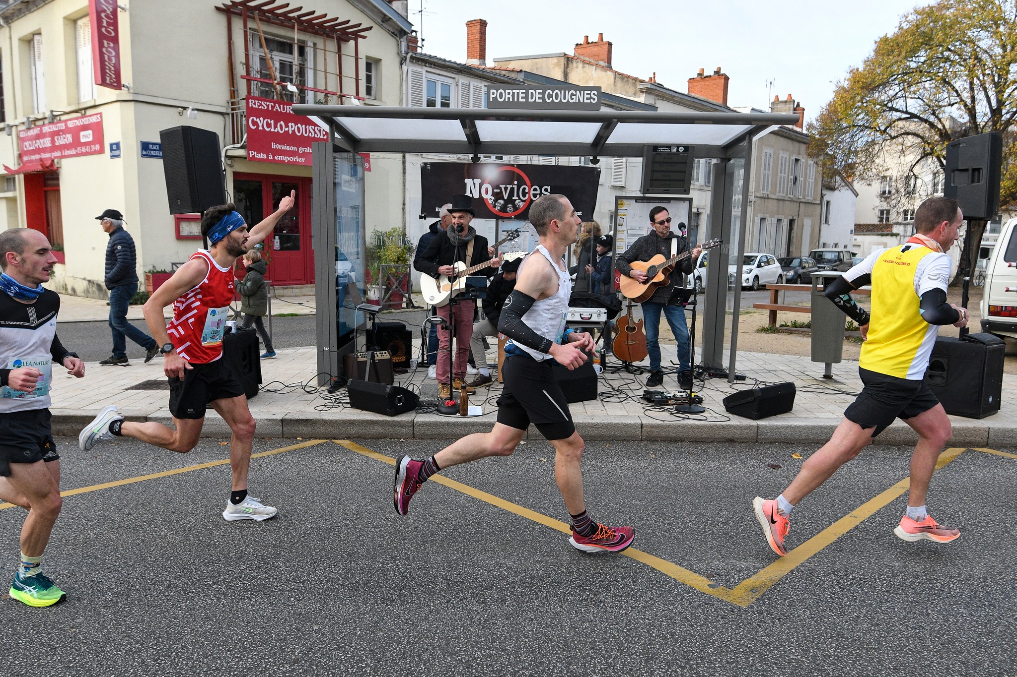 Le 30 novembre prochain la cité maritime va être le théâtre de la 34e édition du Marathon La Rochelle Serge-Vigot. Cet évènement sportif rassemble plus de 16 000 participants toutes épreuves confondues et plus de 25 000 spectateurs. Véritable institution, ce marathon figure dans le top 3 des marathons français.