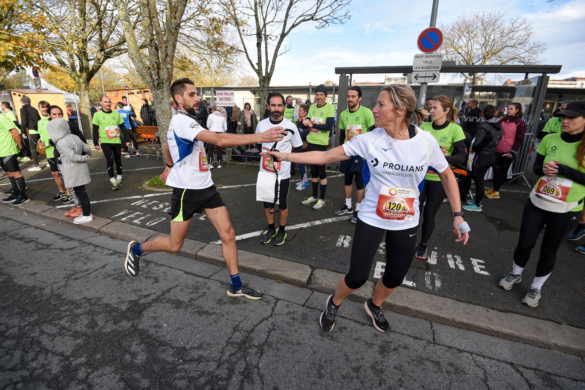 Le 30 novembre prochain la cité maritime va être le théâtre de la 34e édition du Marathon La Rochelle Serge-Vigot. Cet évènement sportif rassemble plus de 16 000 participants toutes épreuves confondues et plus de 25 000 spectateurs. Véritable institution, ce marathon figure dans le top 3 des marathons français.