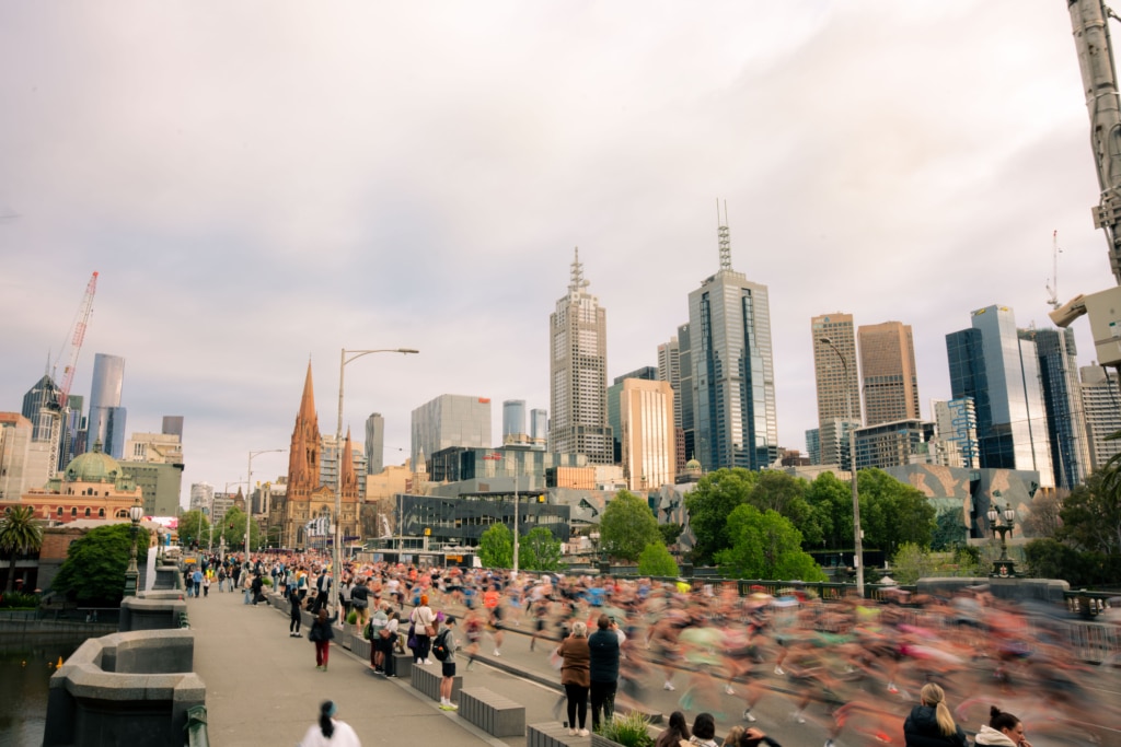 Comment s’inscrire au Marathon de Melbourne 2026 : tirage au sort, tarifs, qualifications, délais et conseils pour obtenir un dossard au Nike Melbourne Marathon Festival.