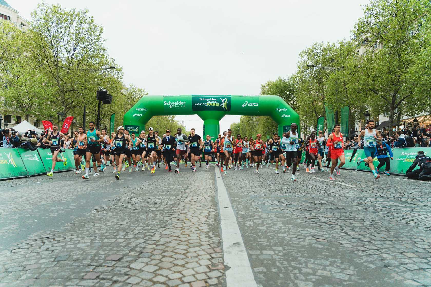 Voici les 10 erreurs à éviter les jours avant le départ du Marathon de Paris. Nutrition, mobilité, stress, météo, voici nos conseils.