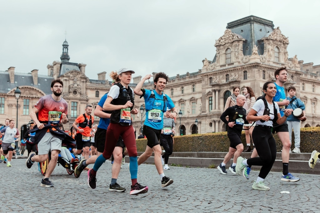Marathon de Paris 2026 : parcours, SAS de départ, ravitaillements, application, TV… Découvrez notre guide complet pour tout savoir et aborder la course sereinement le jour J.