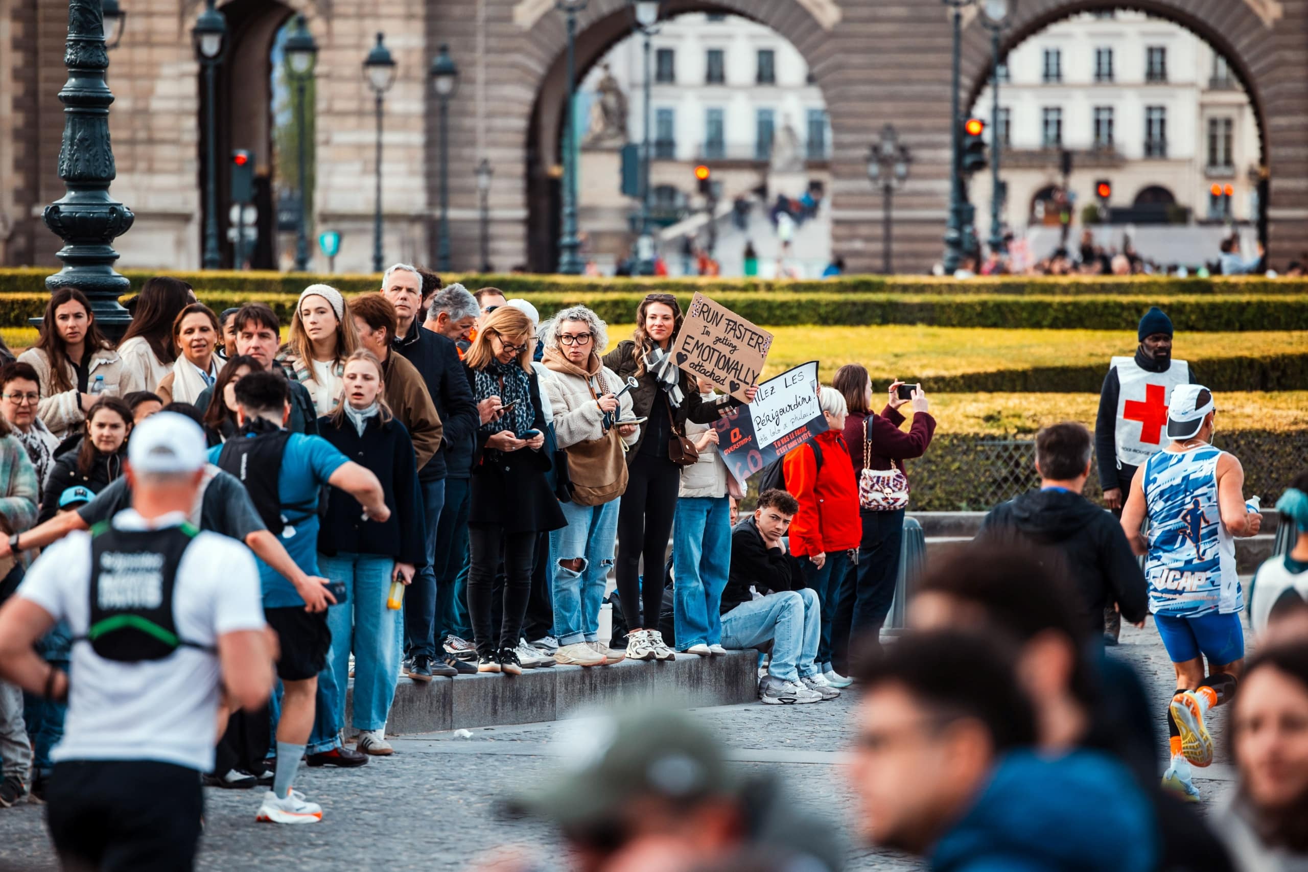 Marathon de Paris 2026 : 57 464 finishers, 49% de primo-marathoniens, record féminin... retrouvez tous les chiffres clés d’une édition spectaculaire au cœur de la capitale.