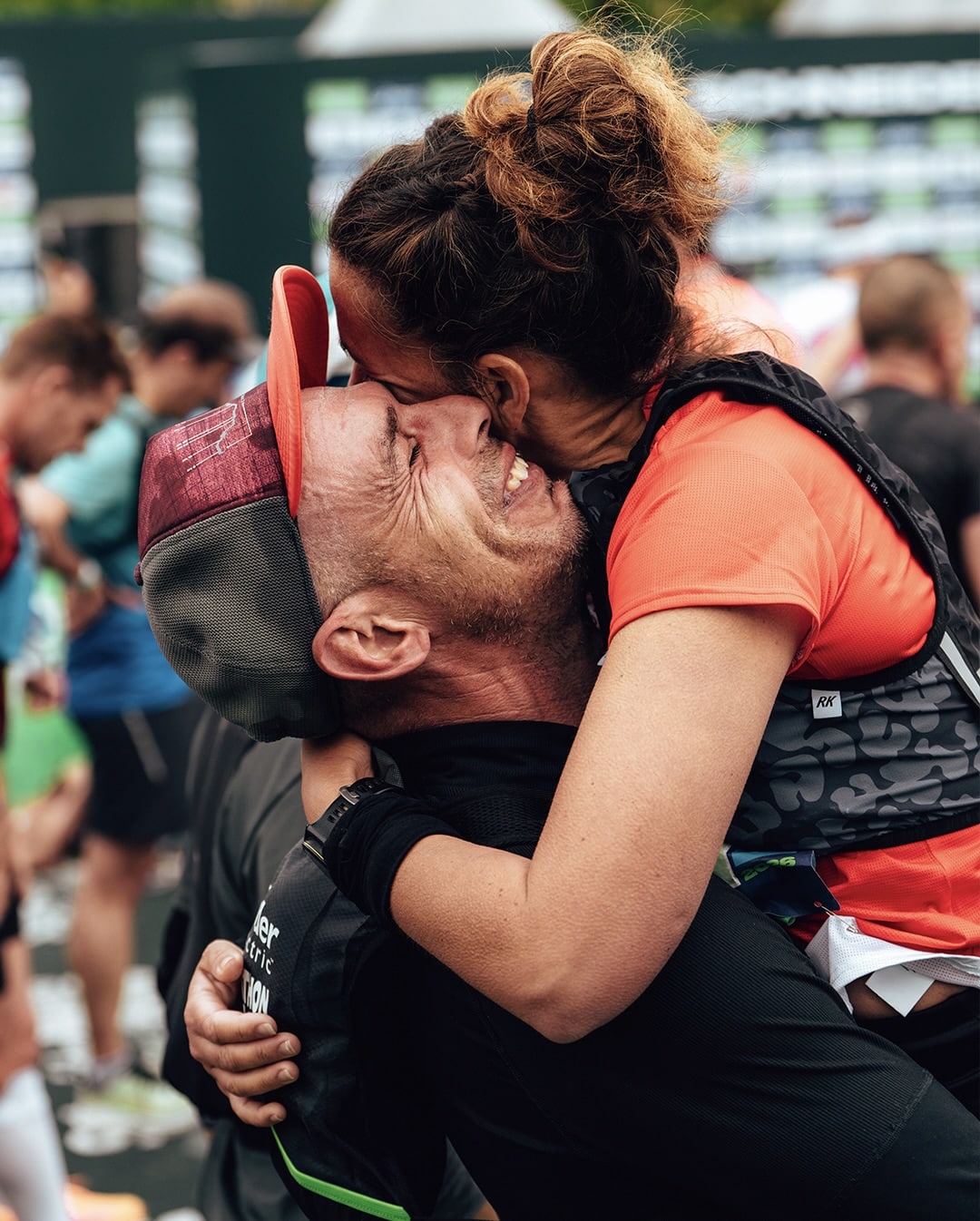 La 49e édition du Marathon de Paris a rassemblé 57 464 coureurs sur la ligne d’arrivée, avenue Foch. Nous étions au coeur du parcours, récit.