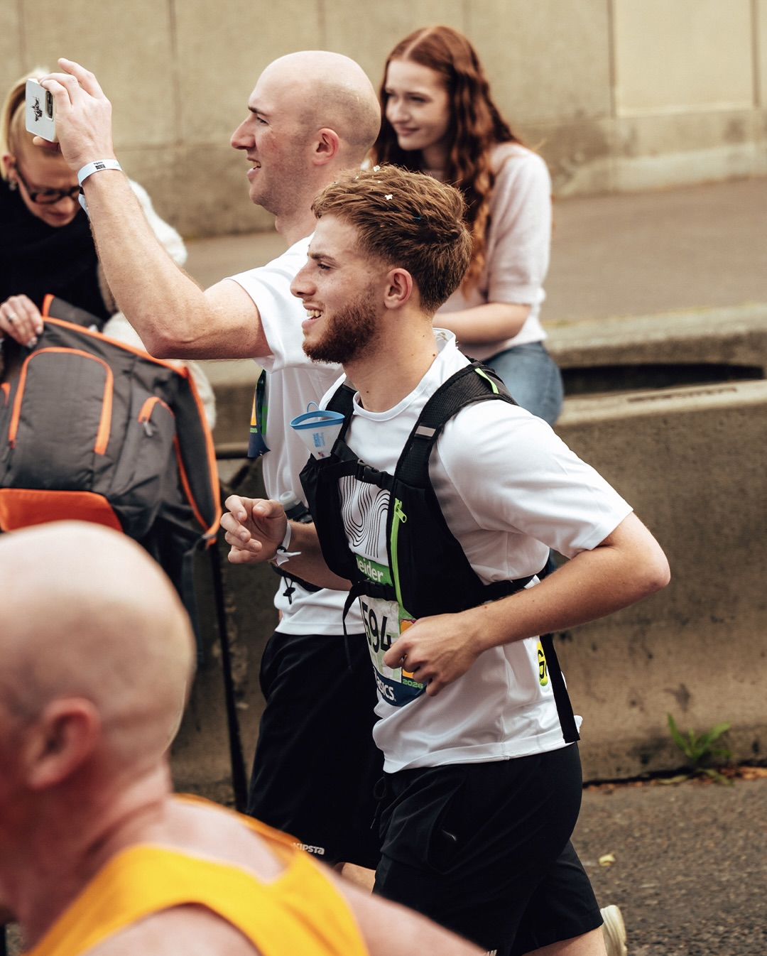 La 49e édition du Marathon de Paris a rassemblé 57 464 coureurs sur la ligne d’arrivée, avenue Foch. Nous étions au coeur du parcours, récit.
