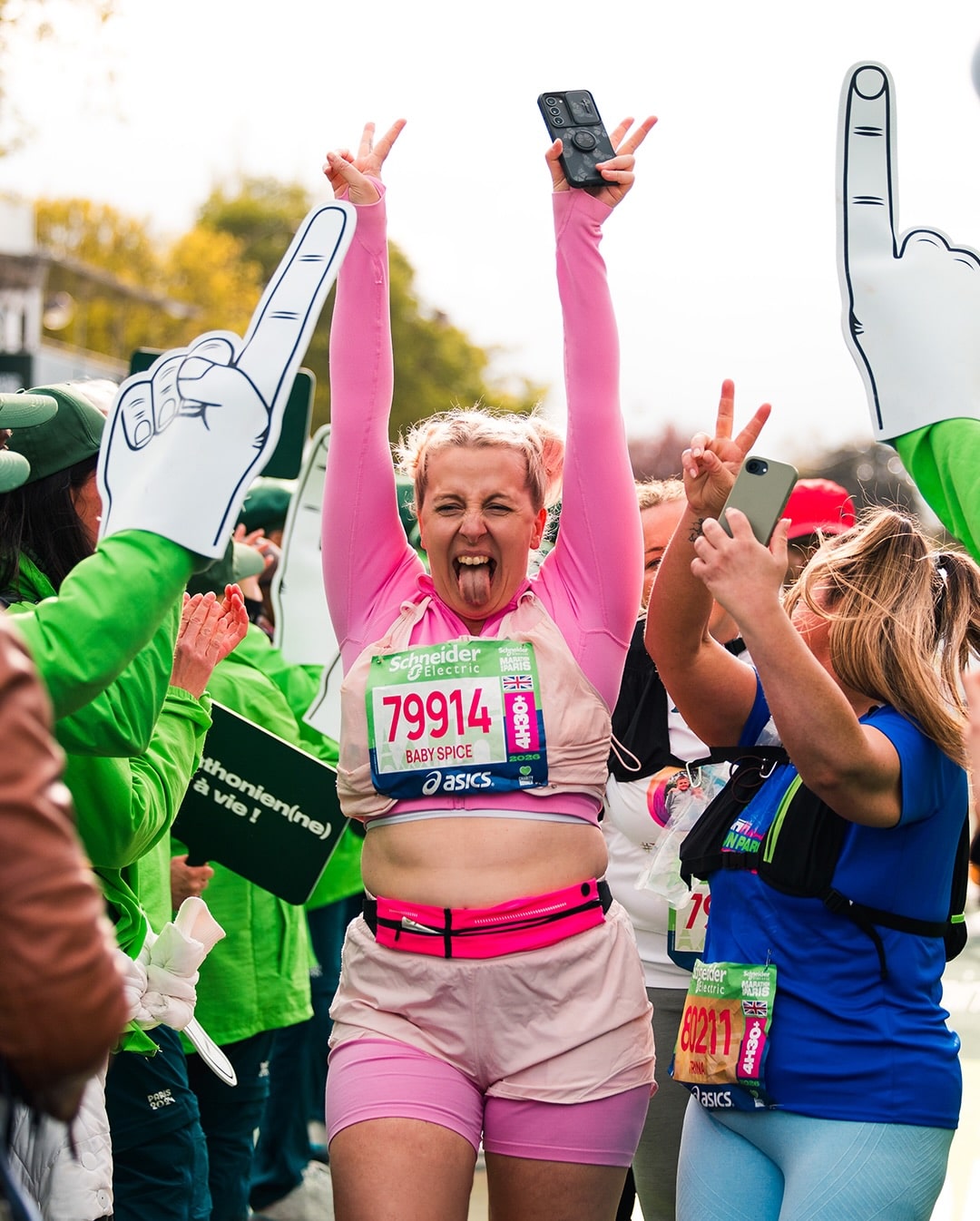 La 49e édition du Marathon de Paris a rassemblé 57 464 coureurs sur la ligne d’arrivée, avenue Foch. Nous étions au coeur du parcours, récit.