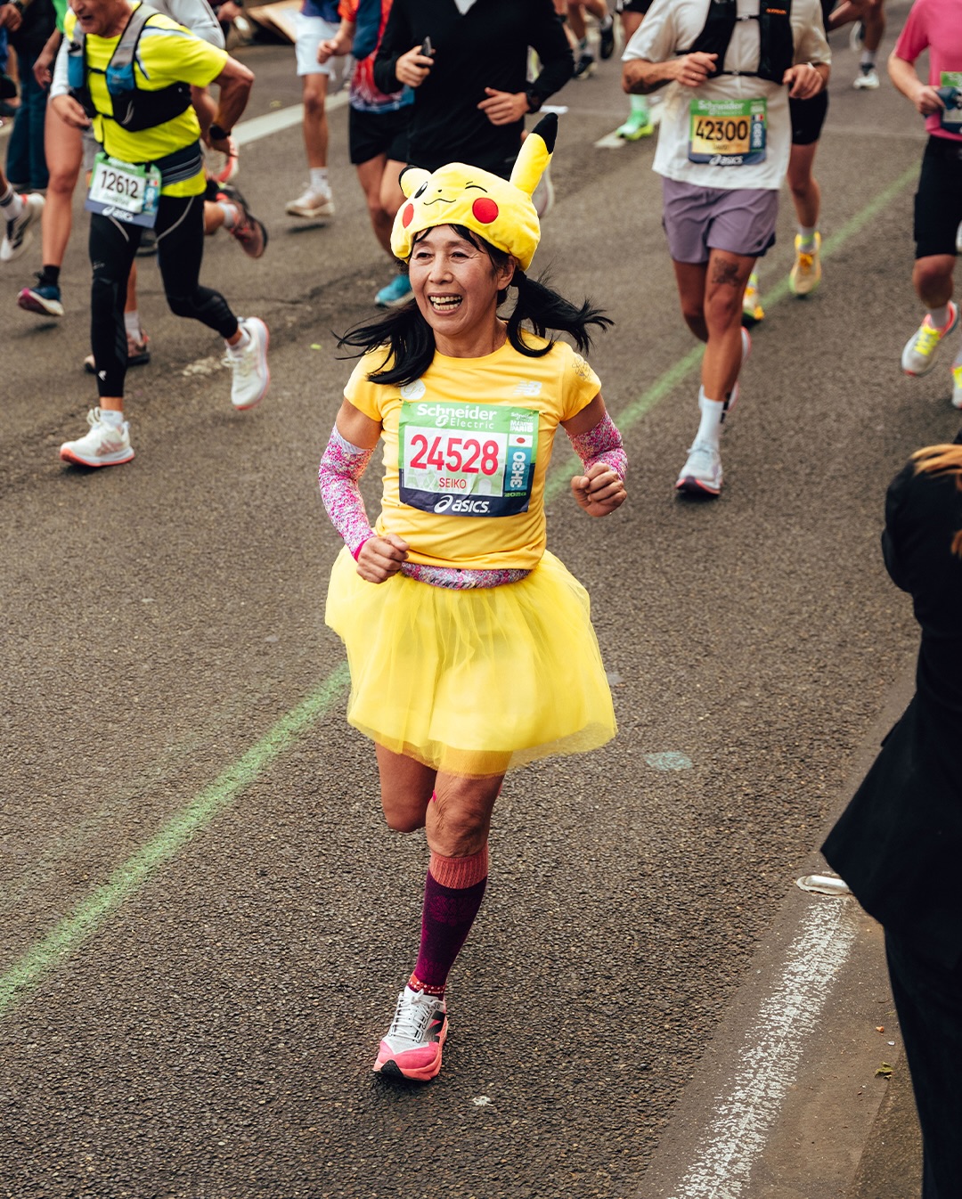 La 49e édition du Marathon de Paris a rassemblé 57 464 coureurs sur la ligne d’arrivée, avenue Foch. Nous étions au coeur du parcours, récit.