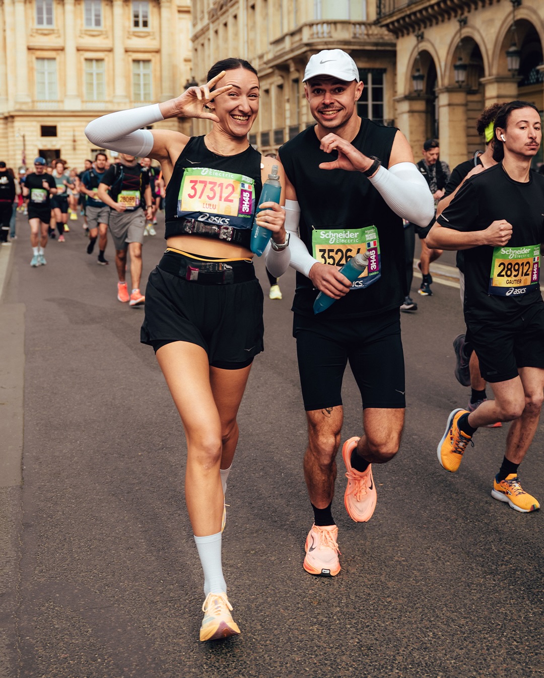 La 49e édition du Marathon de Paris a rassemblé 57 464 coureurs sur la ligne d’arrivée, avenue Foch. Nous étions au coeur du parcours, récit.