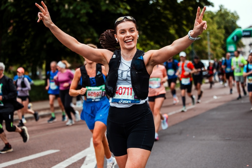 Marathon de Paris 2026 : 57 464 finishers, 49% de primo-marathoniens, record féminin... retrouvez tous les chiffres clés d’une édition spectaculaire au cœur de la capitale.