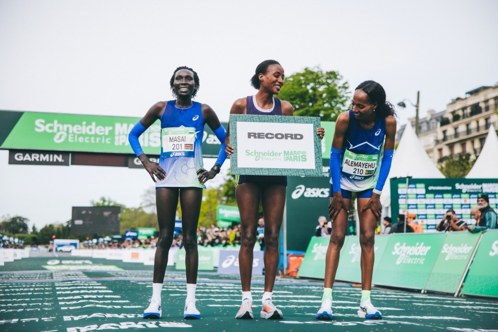 Marathon de Paris 2026 : 57 464 finishers, 49% de primo-marathoniens, record féminin... retrouvez tous les chiffres clés d’une édition spectaculaire au cœur de la capitale.