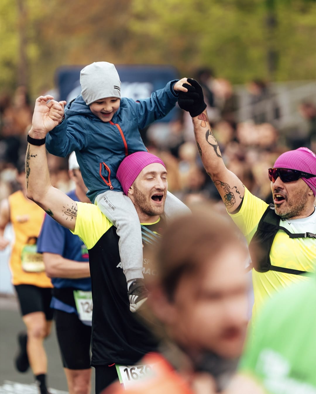 La 49e édition du Marathon de Paris a rassemblé 57 464 coureurs sur la ligne d’arrivée, avenue Foch. Nous étions au coeur du parcours, récit.