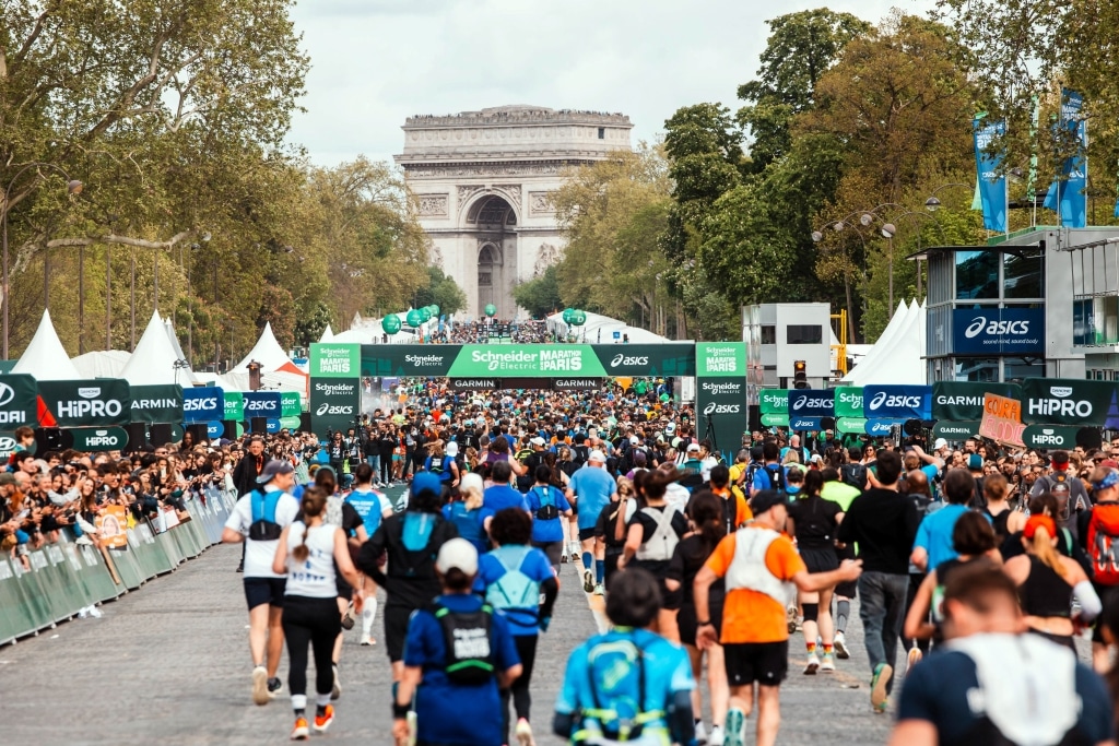 Marathon de Paris 2026 : 57 464 finishers, 49% de primo-marathoniens, record féminin... retrouvez tous les chiffres clés d’une édition spectaculaire au cœur de la capitale.