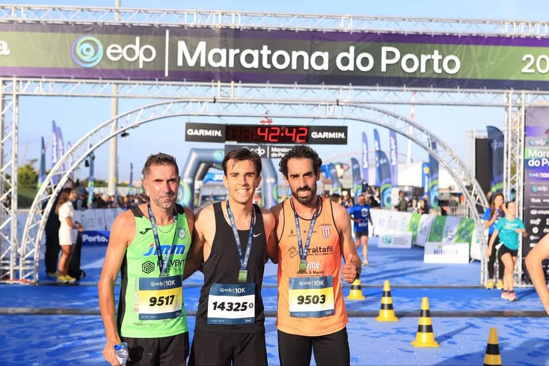 Les Kényans Aspel Kiptoo Kiprop (2h13'17) et Betty Jepleting (2h31'05) se sont imposés sur le Marathon de Porto ce dimanche 2 novembre 2025.