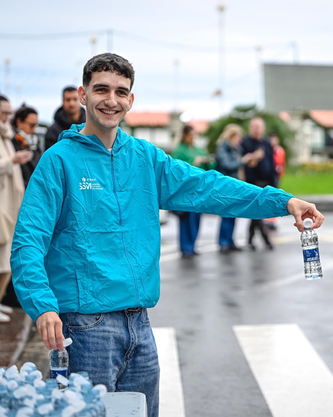 Au cœur de l’une des plus belles villes d’Espagne s’est déroulé le deuxième plus ancien marathon du pays. À San Sebastián, dans le Pays basque, les 11 500 coureurs en quête de performance se sont surpassés. Cette 46e édition a été marquée par un nouveau record de participation dans l’histoire du 42,195 km.