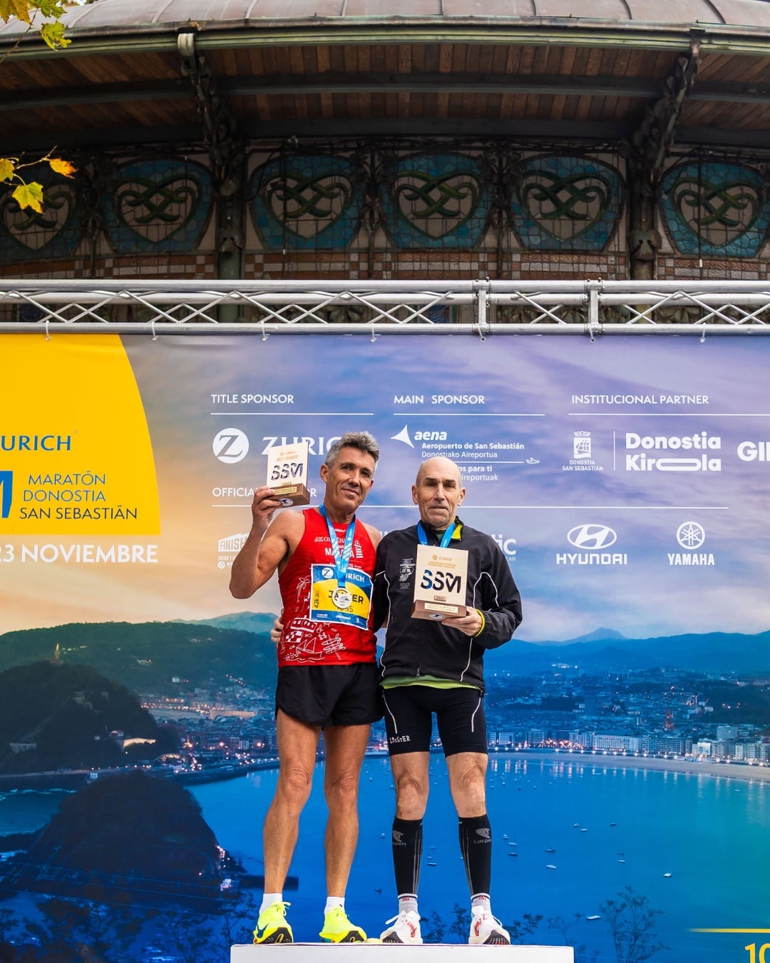 Au cœur de l’une des plus belles villes d’Espagne s’est déroulé le deuxième plus ancien marathon du pays. À San Sebastián, dans le Pays basque, les 11 500 coureurs en quête de performance se sont surpassés. Cette 46e édition a été marquée par un nouveau record de participation dans l’histoire du 42,195 km.