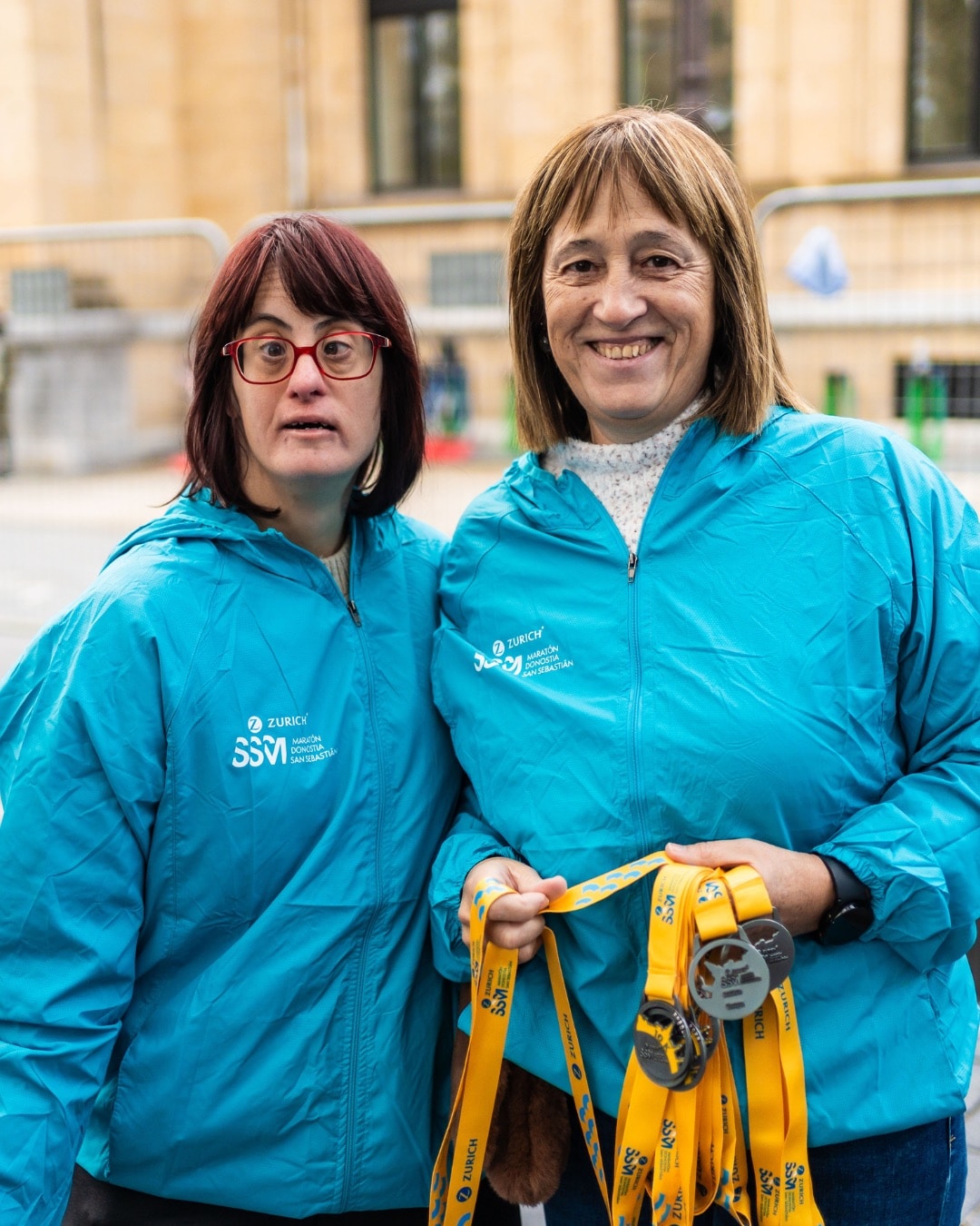 Au cœur de l’une des plus belles villes d’Espagne s’est déroulé le deuxième plus ancien marathon du pays. À San Sebastián, dans le Pays basque, les 11 500 coureurs en quête de performance se sont surpassés. Cette 46e édition a été marquée par un nouveau record de participation dans l’histoire du 42,195 km.