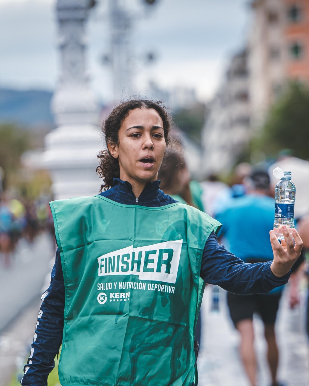 Au cœur de l’une des plus belles villes d’Espagne s’est déroulé le deuxième plus ancien marathon du pays. À San Sebastián, dans le Pays basque, les 11 500 coureurs en quête de performance se sont surpassés. Cette 46e édition a été marquée par un nouveau record de participation dans l’histoire du 42,195 km.
