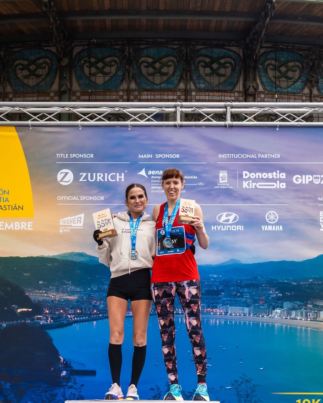 Au cœur de l’une des plus belles villes d’Espagne s’est déroulé le deuxième plus ancien marathon du pays. À San Sebastián, dans le Pays basque, les 11 500 coureurs en quête de performance se sont surpassés. Cette 46e édition a été marquée par un nouveau record de participation dans l’histoire du 42,195 km.