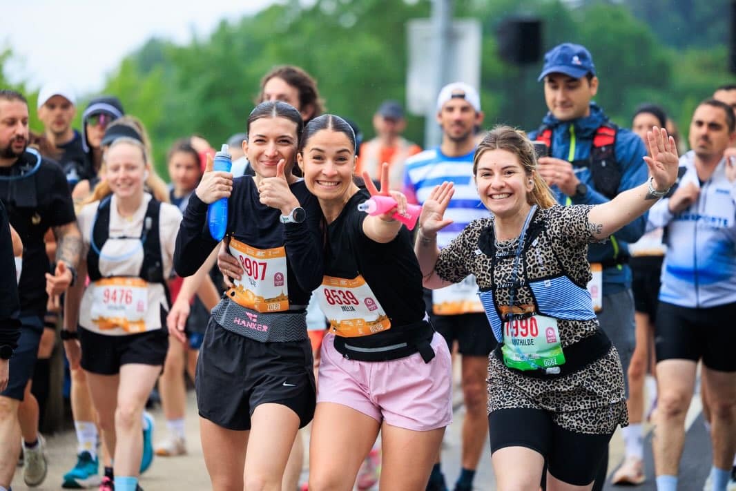 Ce dimanche 10 mai, à Saumur, dans le Maine-et-Loire, se déroulait le Marathon de la Loire et ses multiples épreuves. Quelque 14 000 participants ont pris le départ, encouragés par une foule dense de spectateurs. Sur l’épreuve reine, Maxime Lopes et Bettina Billon se sont imposés.