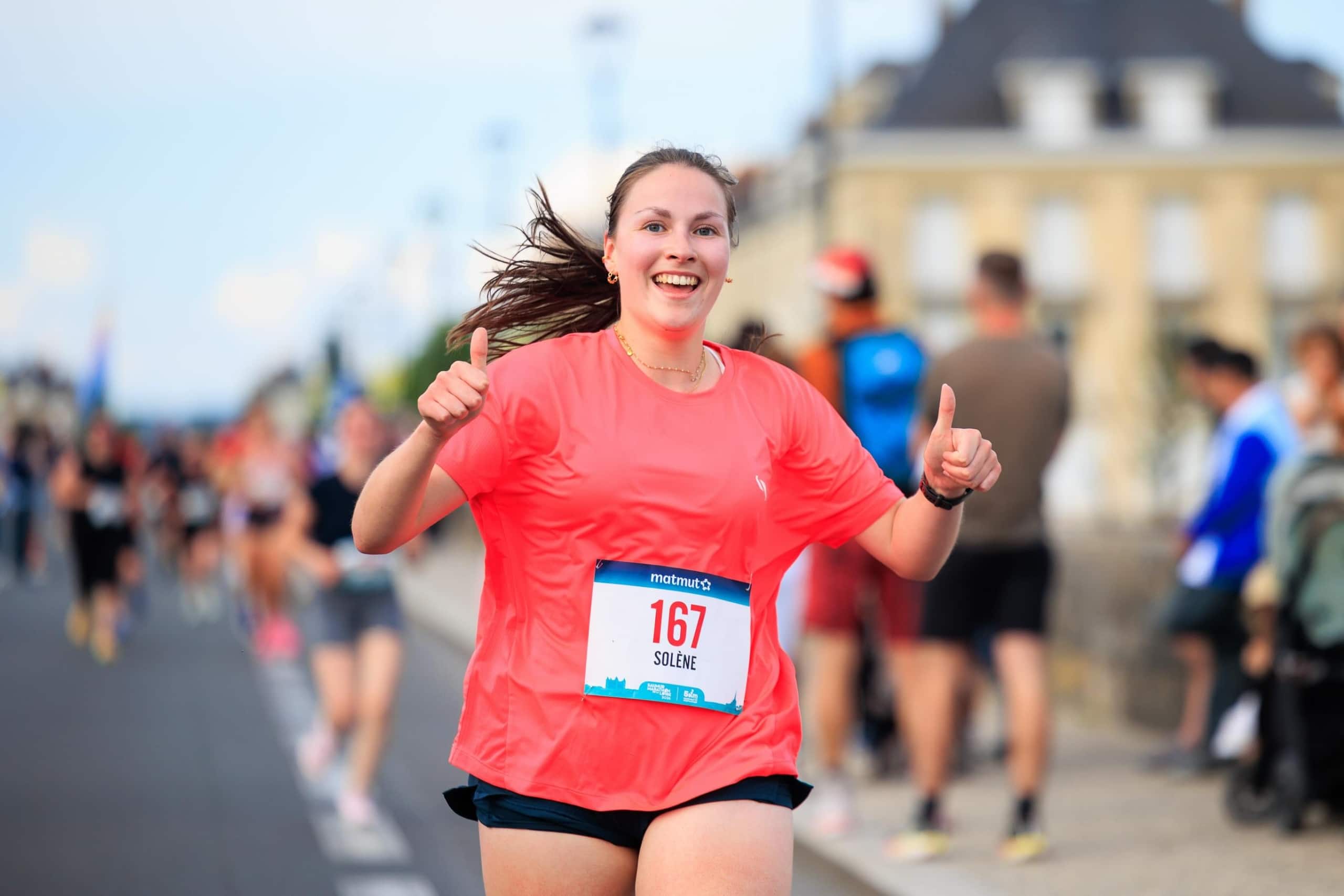 Ce dimanche 10 mai, à Saumur, dans le Maine-et-Loire, se déroulait le Marathon de la Loire et ses multiples épreuves. Quelque 14 000 participants ont pris le départ, encouragés par une foule dense de spectateurs. Sur l’épreuve reine, Maxime Lopes et Bettina Billon se sont imposés.
