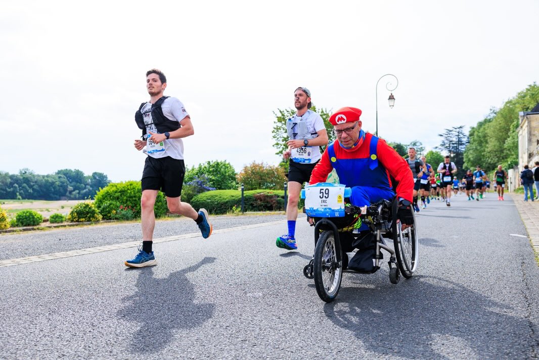 Ce dimanche 10 mai, à Saumur, dans le Maine-et-Loire, se déroulait le Marathon de la Loire et ses multiples épreuves. Quelque 14 000 participants ont pris le départ, encouragés par une foule dense de spectateurs. Sur l’épreuve reine, Maxime Lopes et Bettina Billon se sont imposés.