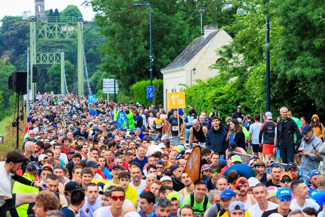 Ce dimanche 10 mai, à Saumur, dans le Maine-et-Loire, se déroulait le Marathon de la Loire et ses multiples épreuves. Quelque 14 000 participants ont pris le départ, encouragés par une foule dense de spectateurs. Sur l’épreuve reine, Maxime Lopes et Bettina Billon se sont imposés.