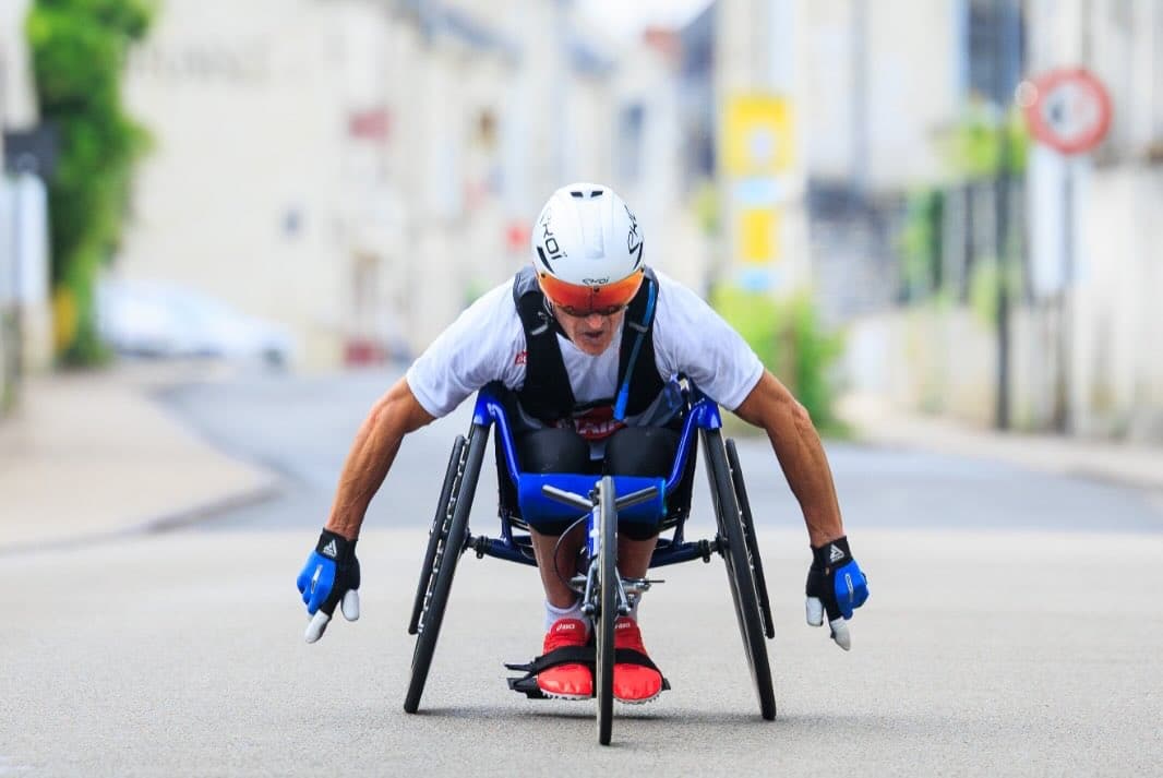 Ce dimanche 10 mai, à Saumur, dans le Maine-et-Loire, se déroulait le Marathon de la Loire et ses multiples épreuves. Quelque 14 000 participants ont pris le départ, encouragés par une foule dense de spectateurs. Sur l’épreuve reine, Maxime Lopes et Bettina Billon se sont imposés.