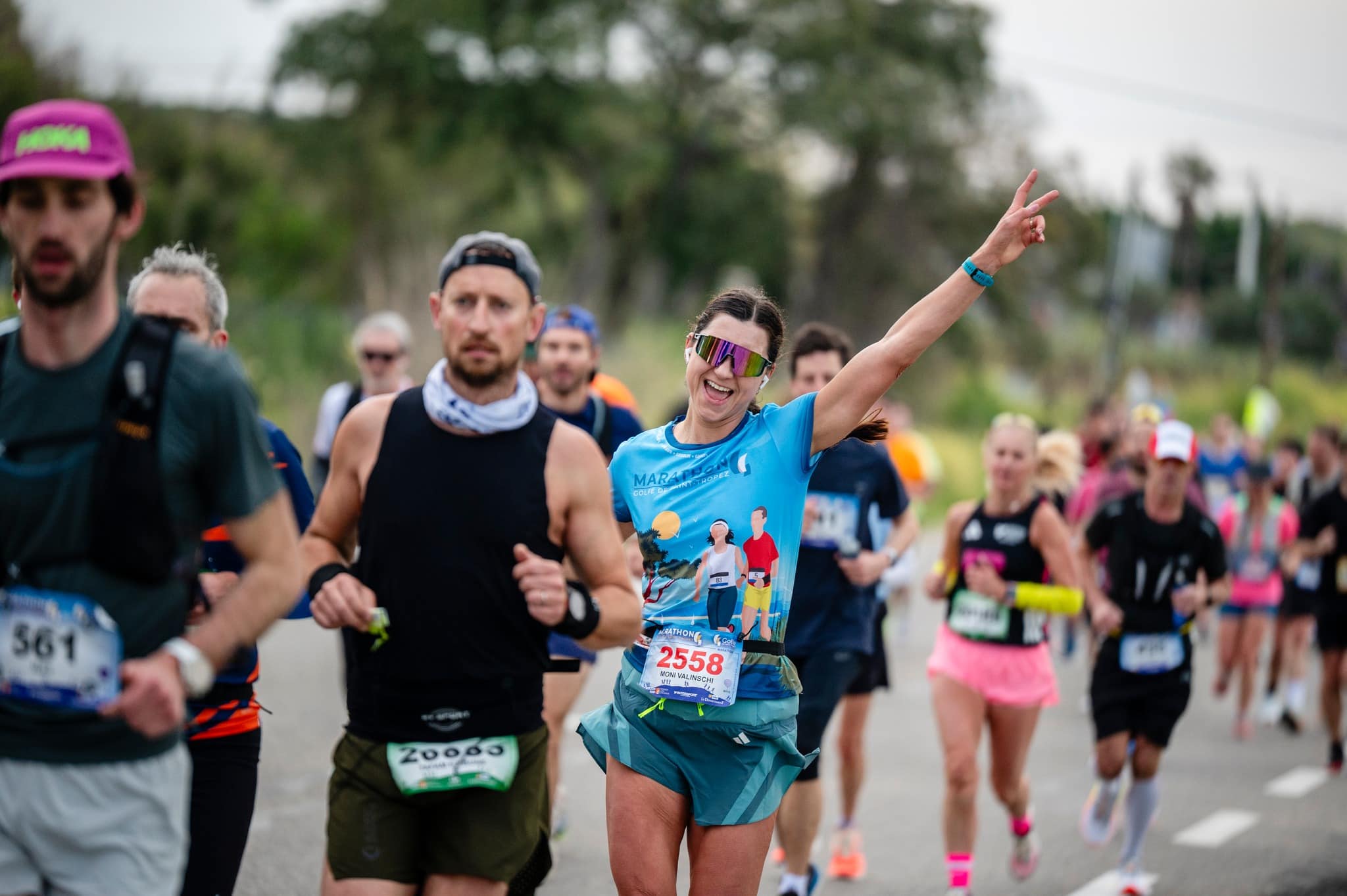Ce 30 mars, la sixième édition du Marathon du Golfe de Saint-Tropez a accueilli 6500 coureurs. L’événement provençal, apprécié pour son parcours en bord de mer a couronné Wilfred Kiplangat en 2h22’47 et Monica Jeptoo en 2h44’46.