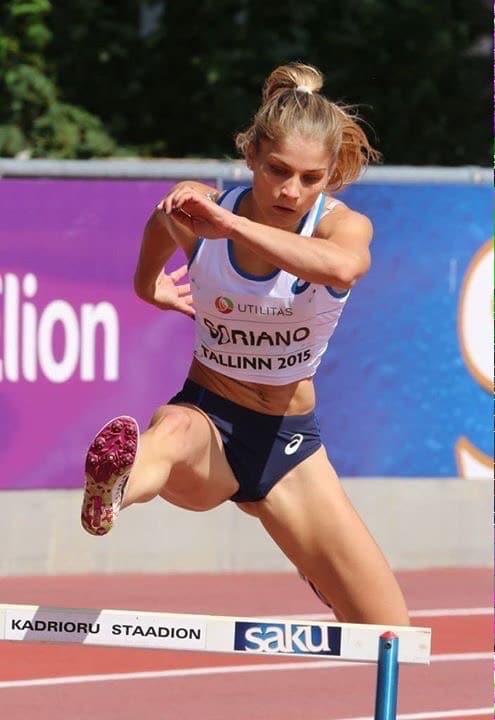 Margaux Soriano, ex-athlète de l’équipe de France sur 400 m haies, se lance sur son premier Marathon de Paris. Objectif : performance et découverte.