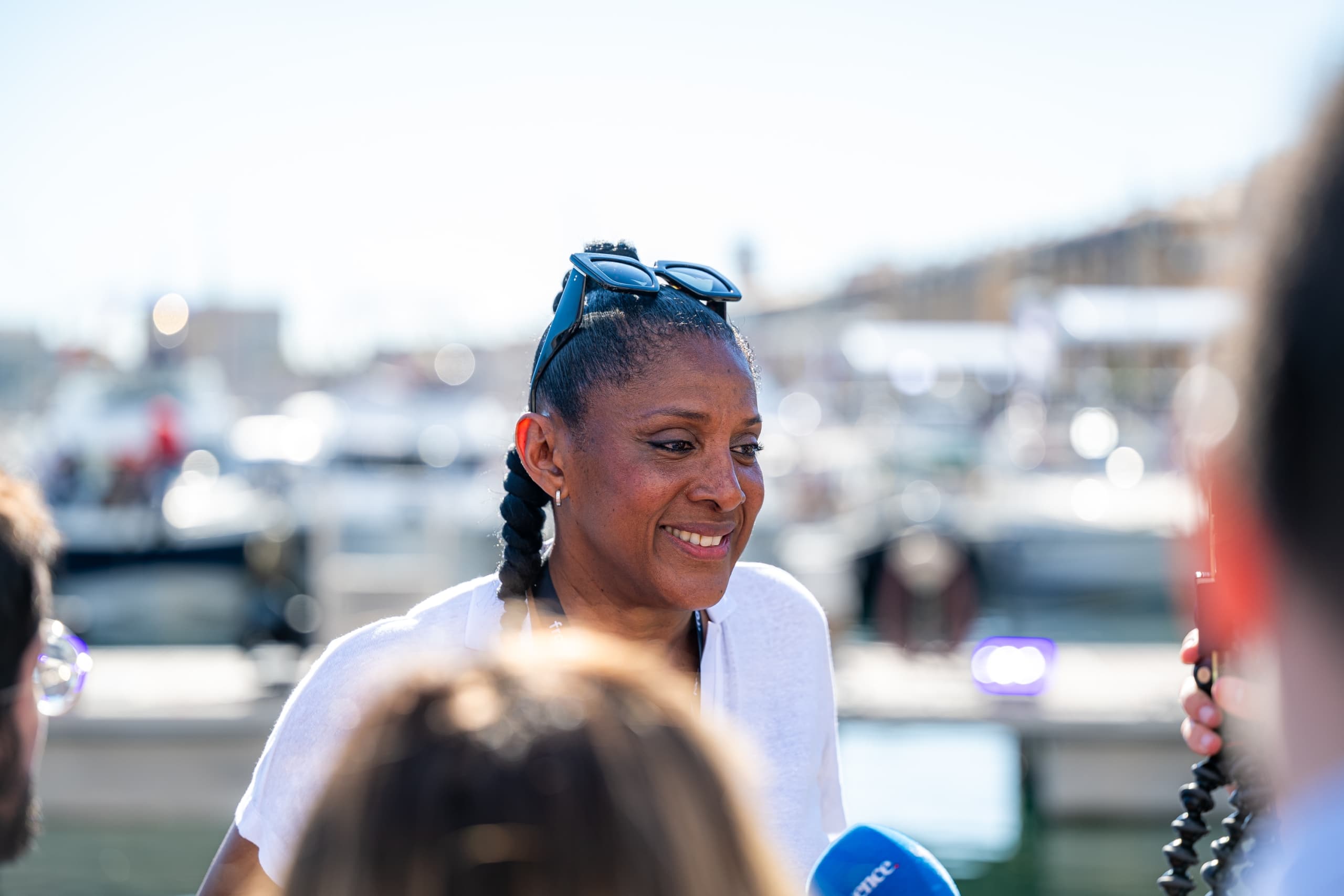 Marie-Josée Pérec est la nouvelle ambassadrice de Wings for Life World Run en France et prendra le départ de la course parisienne le 10 mai prochain à 13h au Parc de Saint-Cloud. Comme chaque année depuis 13 ans, 100% des frais d’inscription de cette course disputée partout à travers le monde à la même heure financeront la recherche et les essais cliniques pour trouver un remède aux lésions de la moelle épinière.