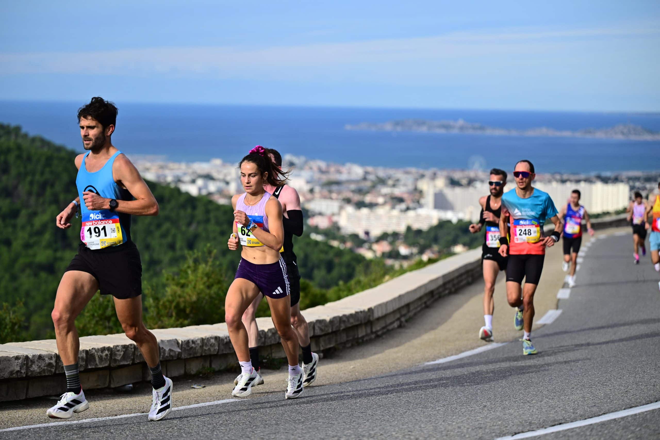 Revivez la 46ᵉ édition de Marseille-Cassis 2025 : la victoire renversante d’Ilias Fifa, la domination de Daisy Jepkemei et la performance record de Mélody Julien, meilleure Française sur la mythique montée de la Gineste.