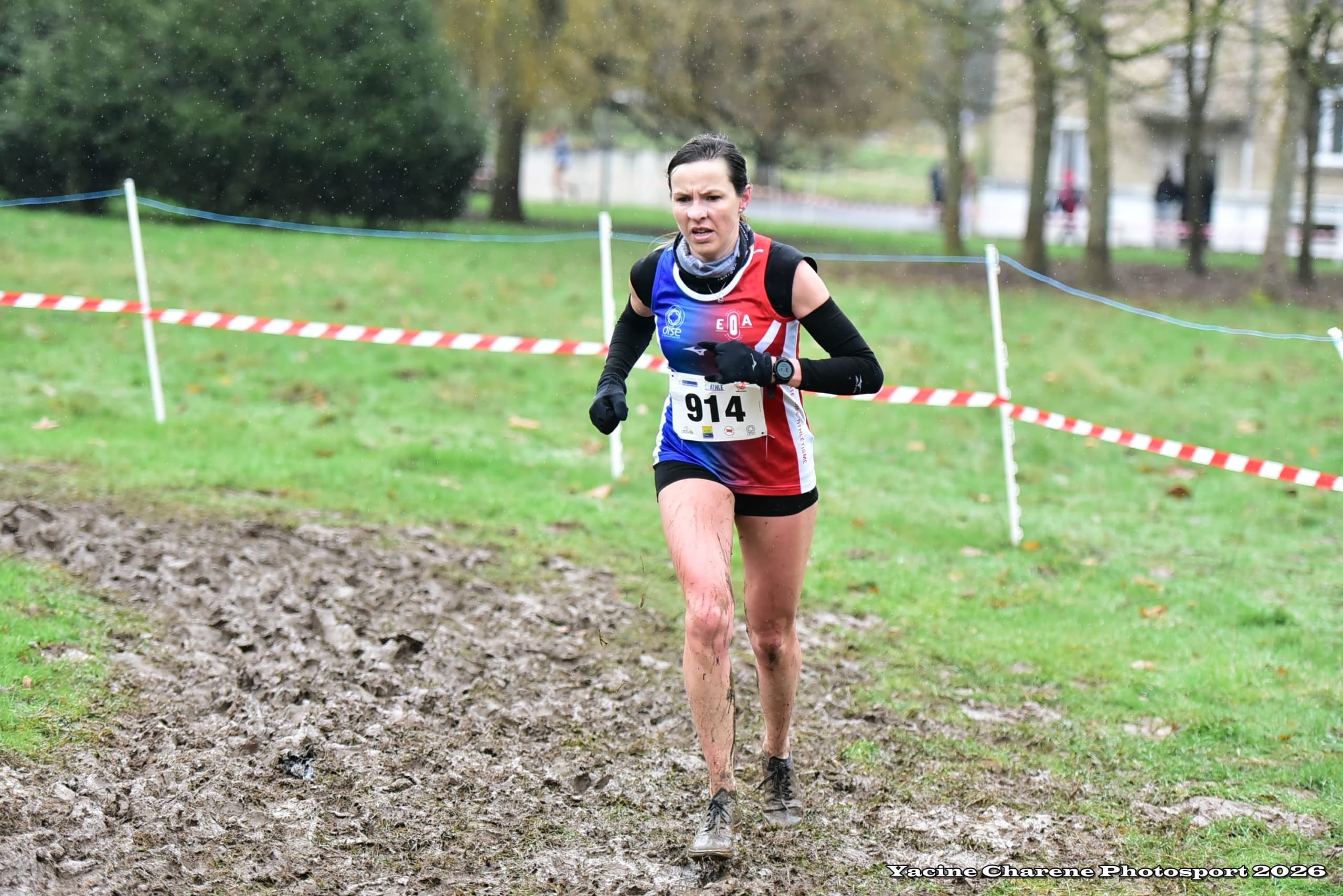 À 37 ans, Mélanie Doutart troque progressivement les pointes de ses débuts pour les longues distances, sans jamais renier son attachement au cross. Toujours portée par le goût de l'effort, la médecin du sport et jeune maman revient sur un parcours aussi exigeant qu'épanouissant.