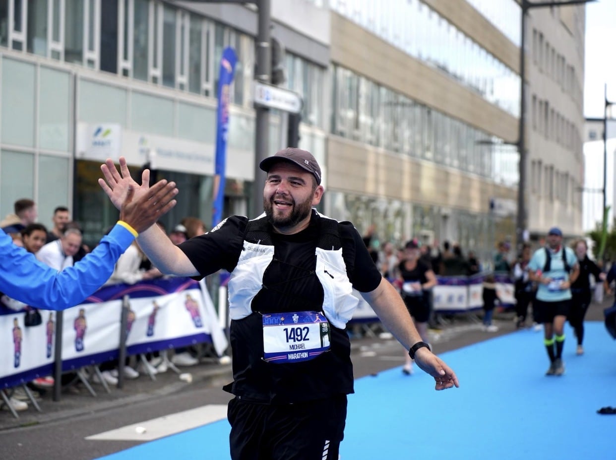 Michael Bettocchi s'élancera pour son deuxième Marathon de Paris le 12 avril. Depuis deux ans, sa vie a pris un véritable tournant.