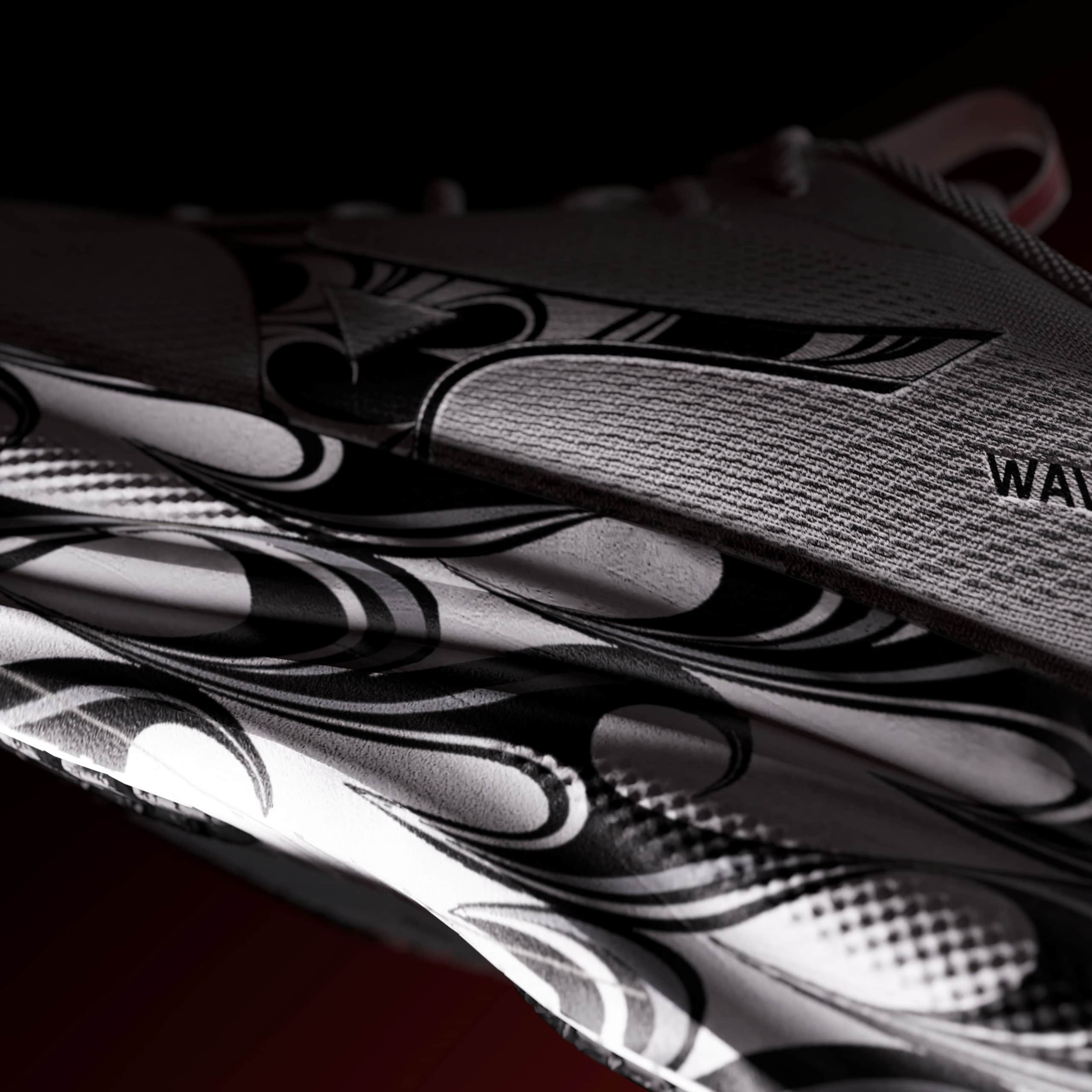 Plus d'amorti, plus de stabilité, plus de fluidité : la Wave Rider 30 embarque une double mousse Enerzy NXT et une plaque Wave sur toute la longueur. La daily trainer Mizuno fait peau neuve dans un design unique.