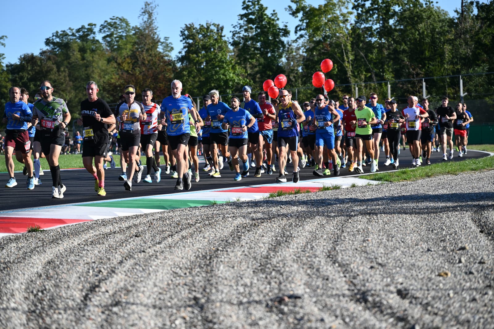 Le Semi-Marathon de Monza se court sur le mythique circuit de F1. Parcours rapide et unique, la course propose 4 distances, édition 2026 le 4 octobre.